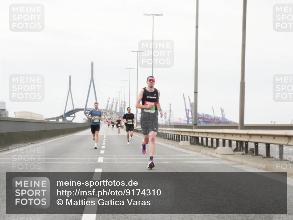 03.10.2025 - Köhlbrandbrückenlauf Matties Gatica Varas http://msf.ph/oto/9174310 03.10.2025 15:40:34 Position 3  meine-sportfotos.de