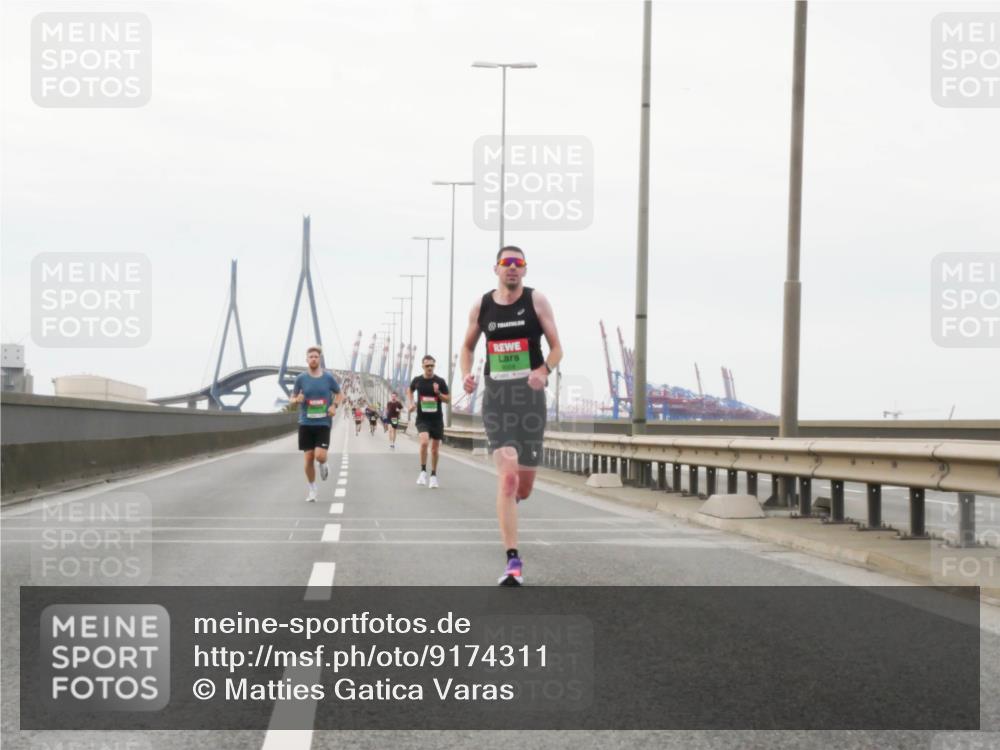 03.10.2025 - Köhlbrandbrückenlauf Matties Gatica Varas http://msf.ph/oto/9174311 03.10.2025 15:40:35 Position 3  meine-sportfotos.de