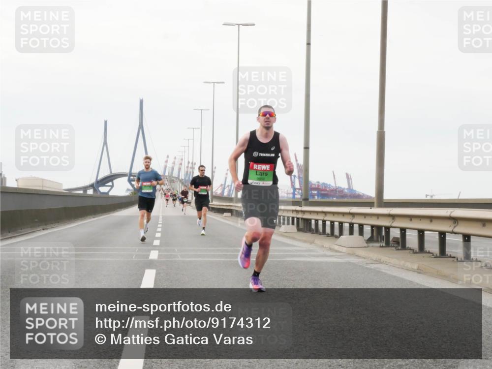 03.10.2025 - Köhlbrandbrückenlauf Matties Gatica Varas http://msf.ph/oto/9174312 03.10.2025 15:40:35 Position 3 28, 9058 meine-sportfotos.de