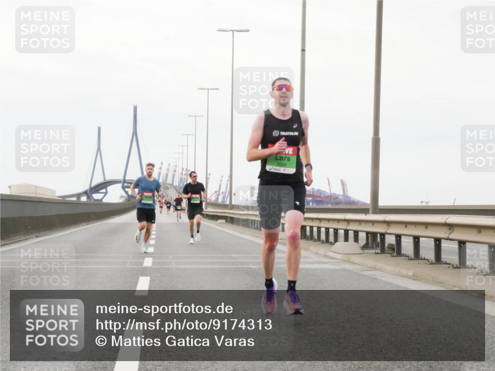 03.10.2025 - Köhlbrandbrückenlauf Matties Gatica Varas http://msf.ph/oto/9174313 03.10.2025 15:40:36 Position 3 9058 meine-sportfotos.de