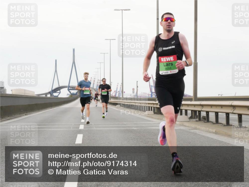 03.10.2025 - Köhlbrandbrückenlauf Matties Gatica Varas http://msf.ph/oto/9174314 03.10.2025 15:40:36 Position 3 96, 9058 meine-sportfotos.de