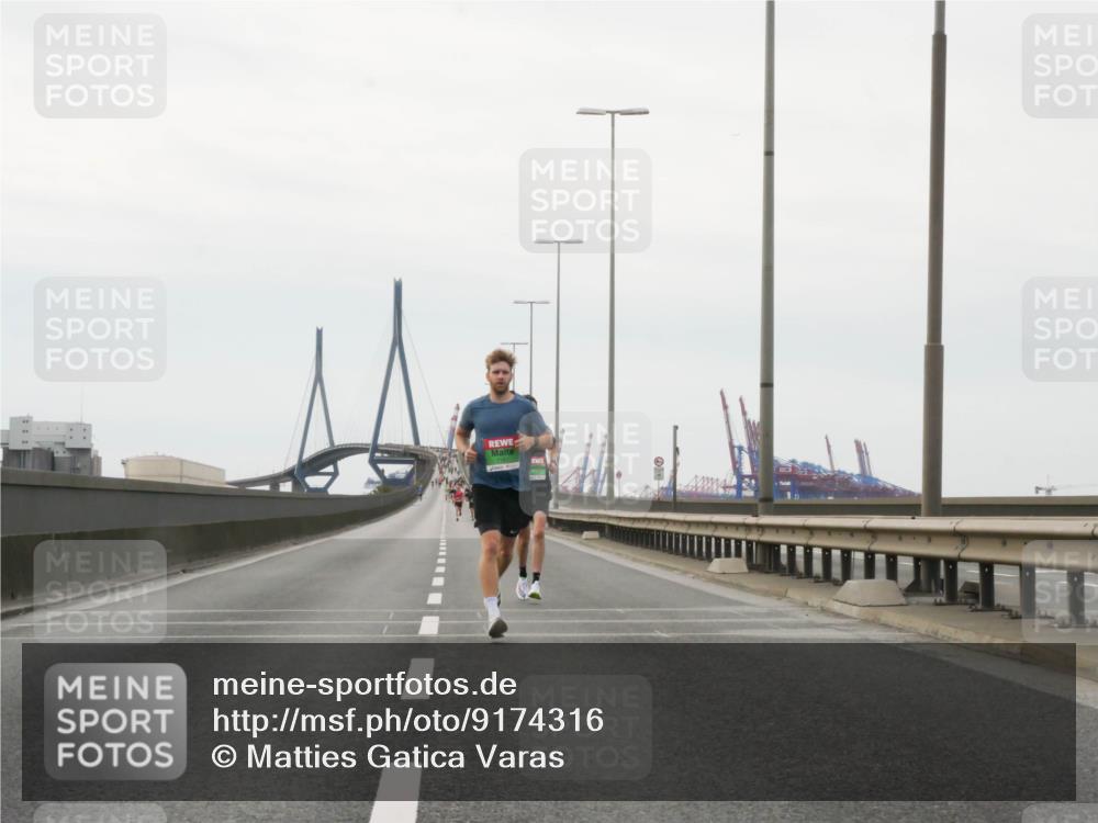 03.10.2025 - Köhlbrandbrückenlauf Matties Gatica Varas http://msf.ph/oto/9174316 03.10.2025 15:40:37 Position 3  meine-sportfotos.de