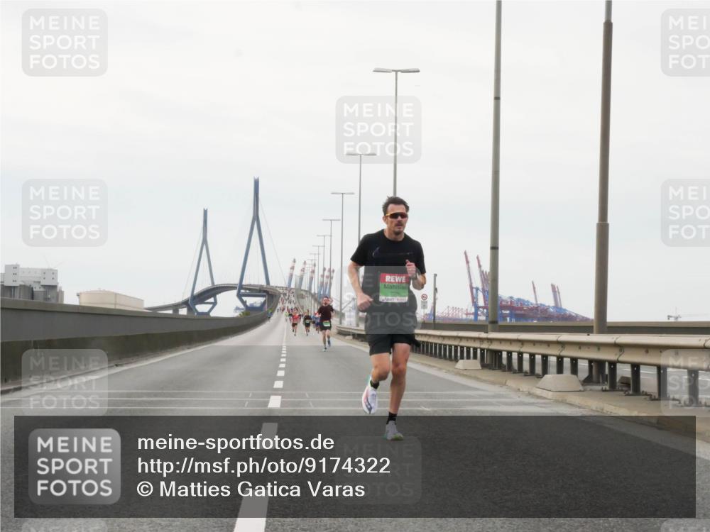 03.10.2025 - Köhlbrandbrückenlauf Matties Gatica Varas http://msf.ph/oto/9174322 03.10.2025 15:40:40 Position 3  meine-sportfotos.de