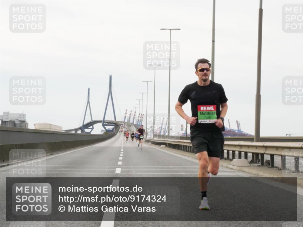 03.10.2025 - Köhlbrandbrückenlauf Matties Gatica Varas http://msf.ph/oto/9174324 03.10.2025 15:40:41 Position 3 7026 meine-sportfotos.de