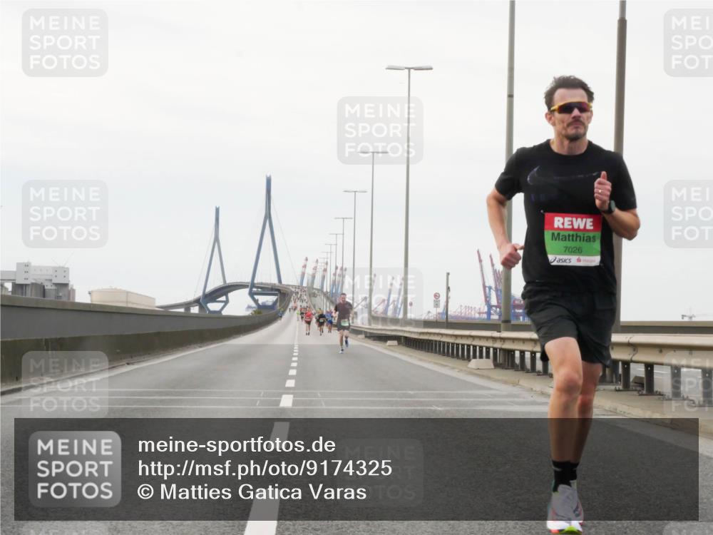 03.10.2025 - Köhlbrandbrückenlauf Matties Gatica Varas http://msf.ph/oto/9174325 03.10.2025 15:40:42 Position 3 7026 meine-sportfotos.de
