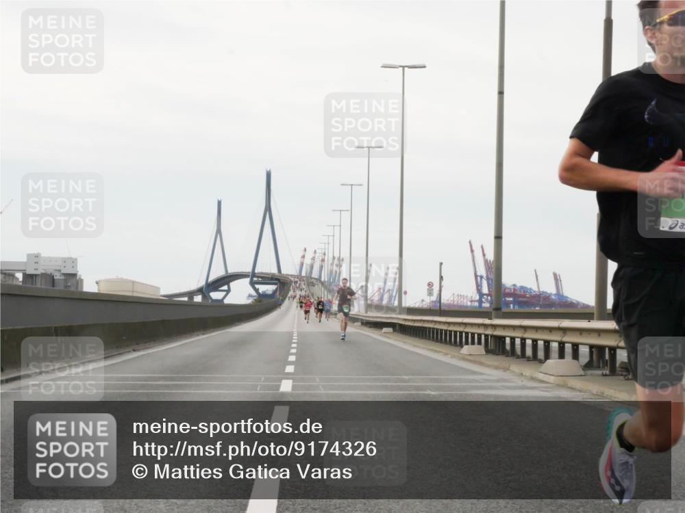 03.10.2025 - Köhlbrandbrückenlauf Matties Gatica Varas http://msf.ph/oto/9174326 03.10.2025 15:40:42 Position 3  meine-sportfotos.de