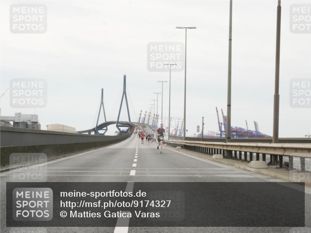 03.10.2025 - Köhlbrandbrückenlauf Matties Gatica Varas http://msf.ph/oto/9174327 03.10.2025 15:40:43 Position 3  meine-sportfotos.de