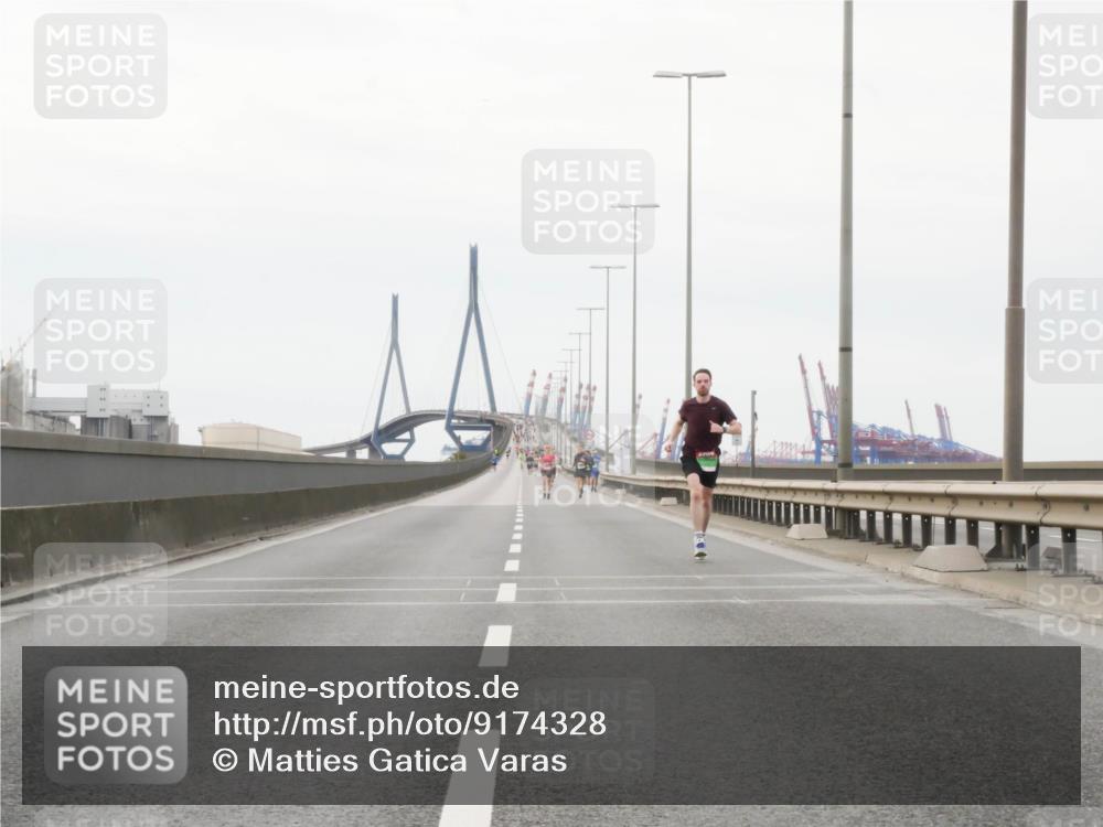 03.10.2025 - Köhlbrandbrückenlauf Matties Gatica Varas http://msf.ph/oto/9174328 03.10.2025 15:40:48 Position 3  meine-sportfotos.de