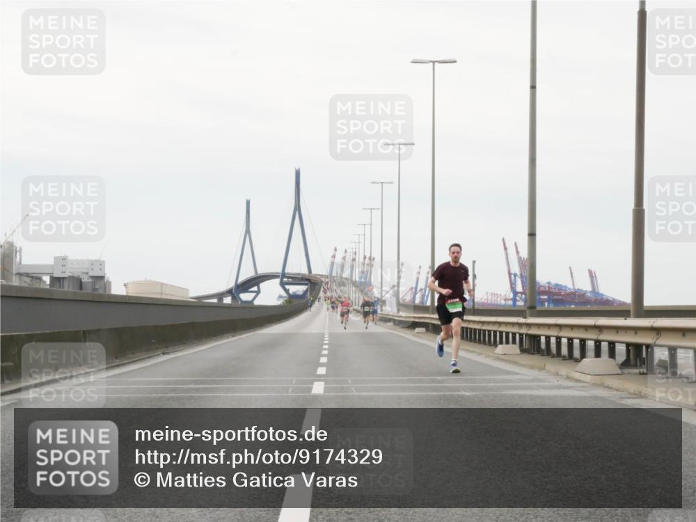 03.10.2025 - Köhlbrandbrückenlauf Matties Gatica Varas http://msf.ph/oto/9174329 03.10.2025 15:40:49 Position 3  meine-sportfotos.de