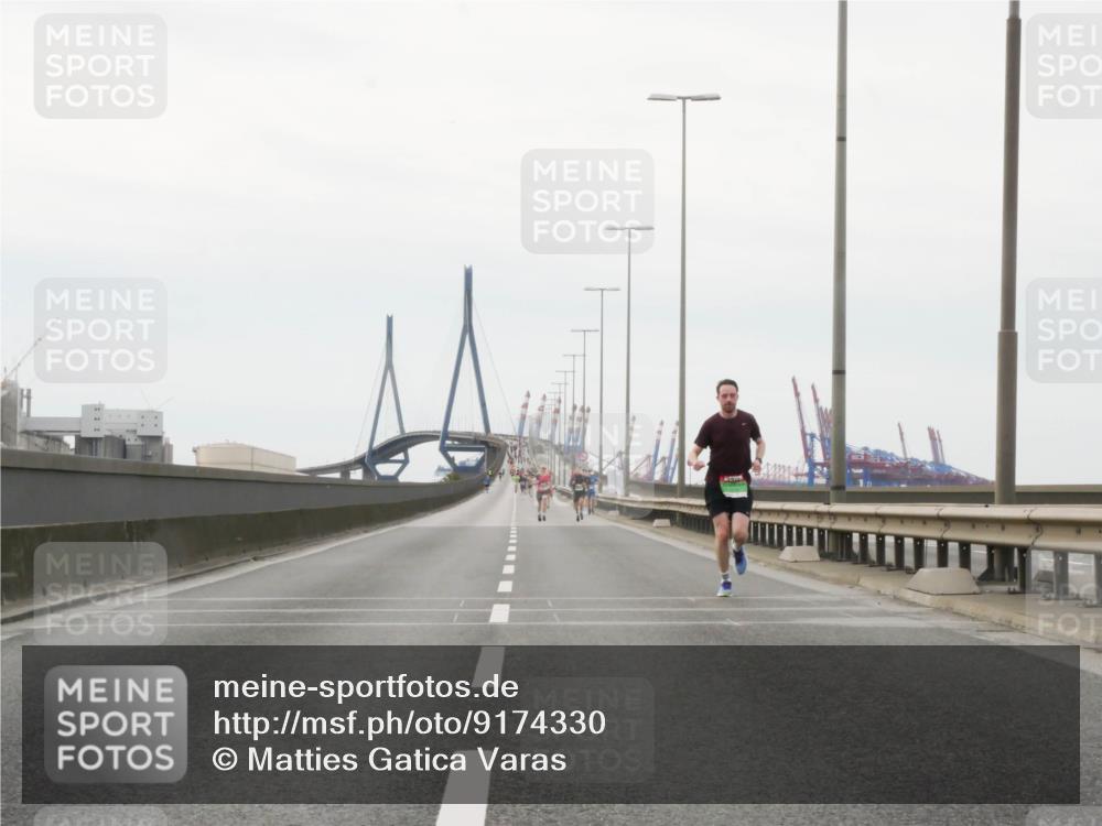 03.10.2025 - Köhlbrandbrückenlauf Matties Gatica Varas http://msf.ph/oto/9174330 03.10.2025 15:40:49 Position 3  meine-sportfotos.de