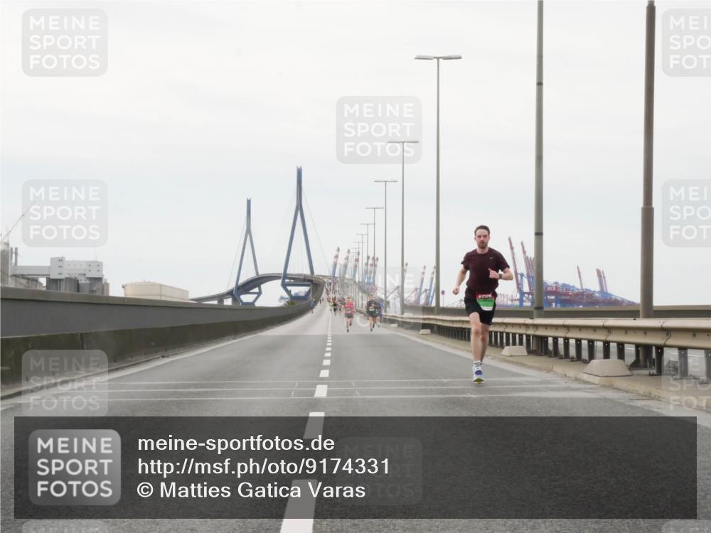 03.10.2025 - Köhlbrandbrückenlauf Matties Gatica Varas http://msf.ph/oto/9174331 03.10.2025 15:40:50 Position 3  meine-sportfotos.de