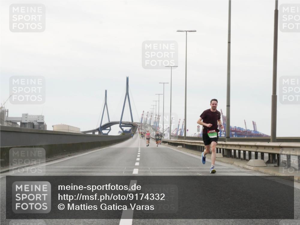 03.10.2025 - Köhlbrandbrückenlauf Matties Gatica Varas http://msf.ph/oto/9174332 03.10.2025 15:40:50 Position 3  meine-sportfotos.de
