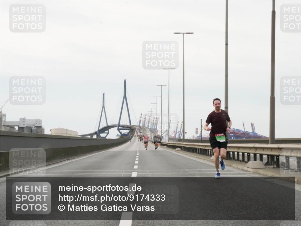 03.10.2025 - Köhlbrandbrückenlauf Matties Gatica Varas http://msf.ph/oto/9174333 03.10.2025 15:40:51 Position 3  meine-sportfotos.de