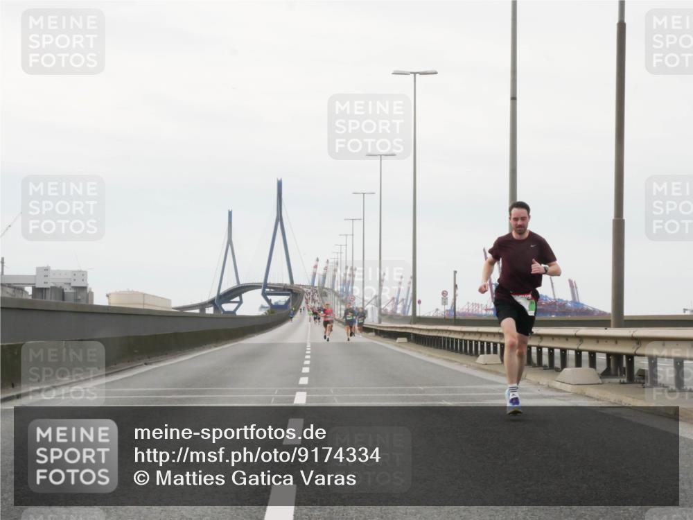 03.10.2025 - Köhlbrandbrückenlauf Matties Gatica Varas http://msf.ph/oto/9174334 03.10.2025 15:40:51 Position 3  meine-sportfotos.de