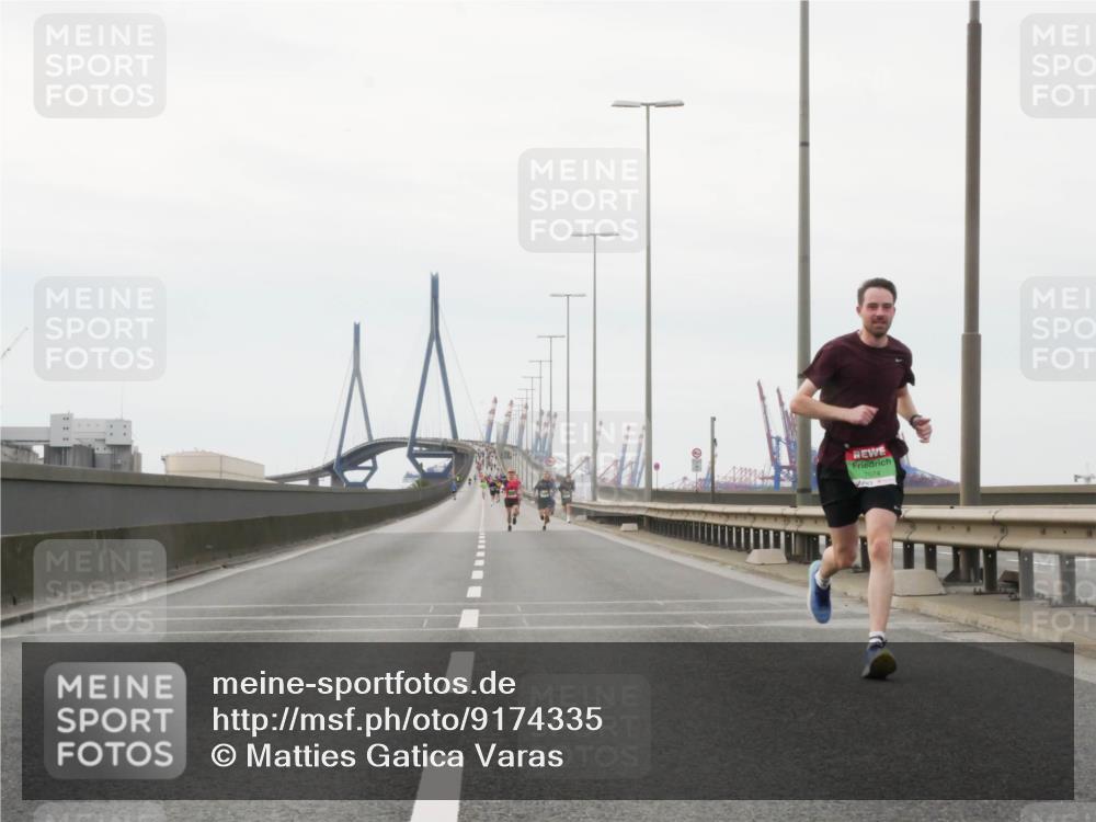 03.10.2025 - Köhlbrandbrückenlauf Matties Gatica Varas http://msf.ph/oto/9174335 03.10.2025 15:40:52 Position 3 7074 meine-sportfotos.de