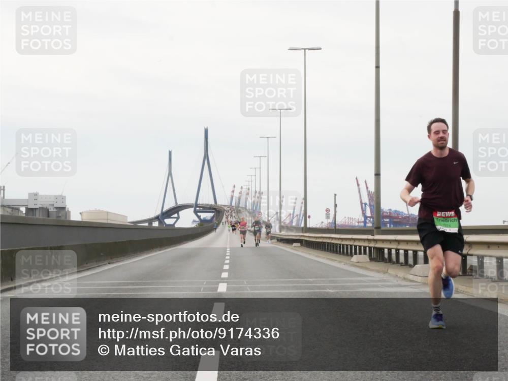 03.10.2025 - Köhlbrandbrückenlauf Matties Gatica Varas http://msf.ph/oto/9174336 03.10.2025 15:40:52 Position 3 7074 meine-sportfotos.de