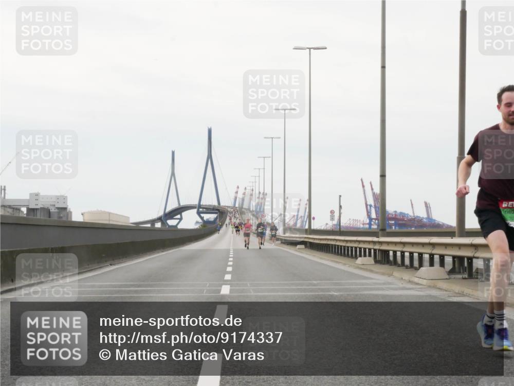 03.10.2025 - Köhlbrandbrückenlauf Matties Gatica Varas http://msf.ph/oto/9174337 03.10.2025 15:40:53 Position 3  meine-sportfotos.de