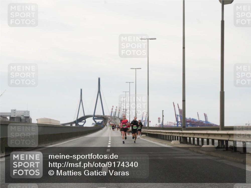 03.10.2025 - Köhlbrandbrückenlauf Matties Gatica Varas http://msf.ph/oto/9174340 03.10.2025 15:41:01 Position 3  meine-sportfotos.de