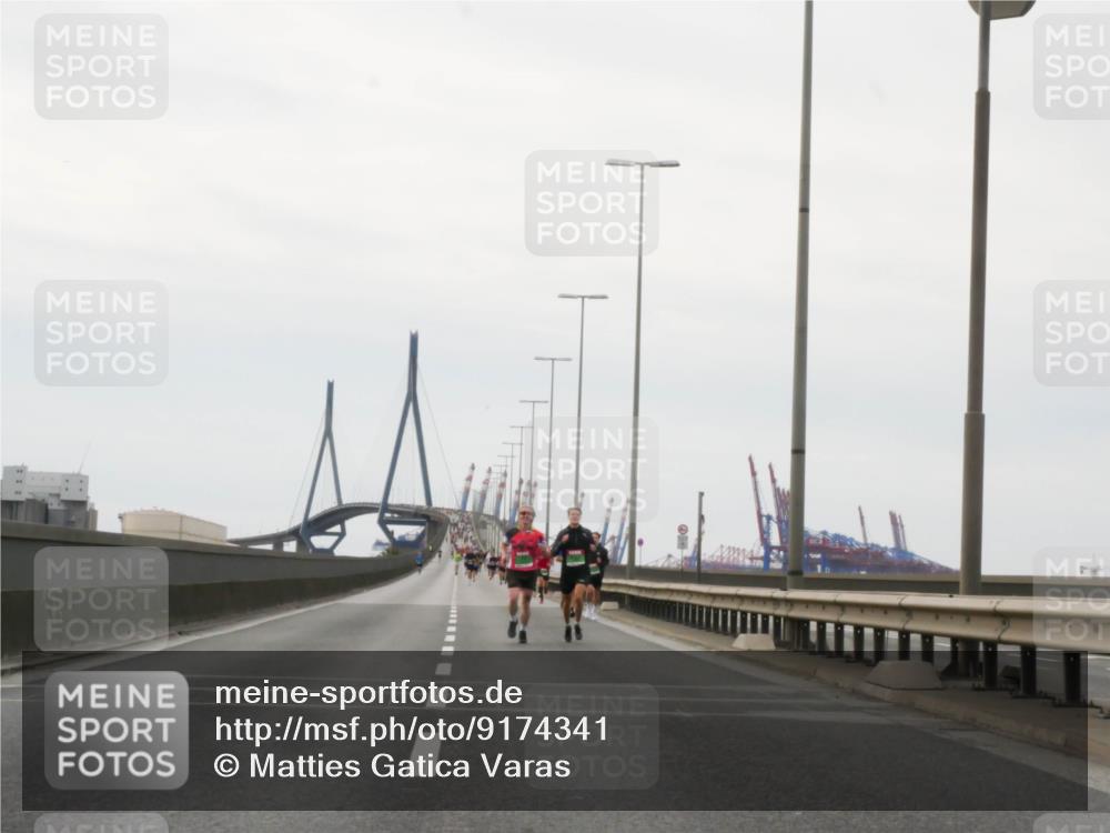 03.10.2025 - Köhlbrandbrückenlauf Matties Gatica Varas http://msf.ph/oto/9174341 03.10.2025 15:41:01 Position 3  meine-sportfotos.de