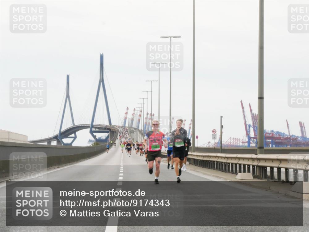 03.10.2025 - Köhlbrandbrückenlauf Matties Gatica Varas http://msf.ph/oto/9174343 03.10.2025 15:41:02 Position 3  meine-sportfotos.de