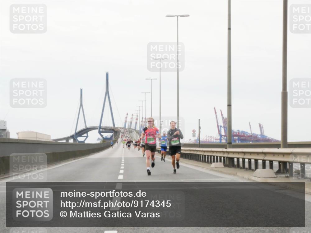 03.10.2025 - Köhlbrandbrückenlauf Matties Gatica Varas http://msf.ph/oto/9174345 03.10.2025 15:41:03 Position 3  meine-sportfotos.de