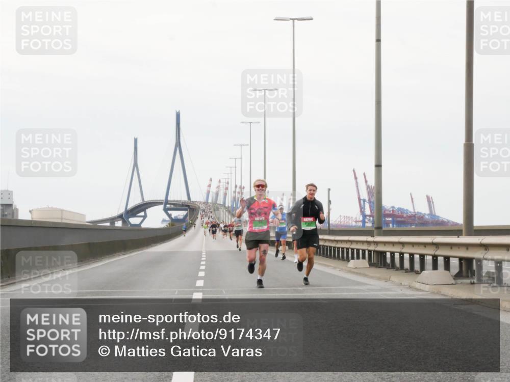 03.10.2025 - Köhlbrandbrückenlauf Matties Gatica Varas http://msf.ph/oto/9174347 03.10.2025 15:41:04 Position 3  meine-sportfotos.de