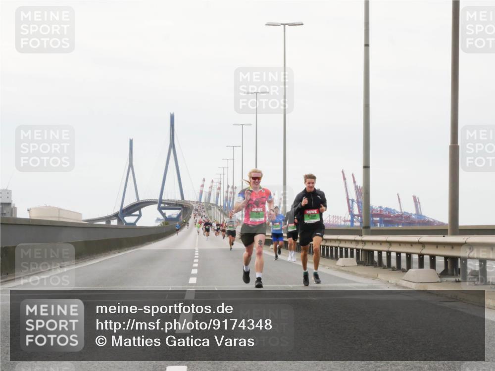 03.10.2025 - Köhlbrandbrückenlauf Matties Gatica Varas http://msf.ph/oto/9174348 03.10.2025 15:41:05 Position 3  meine-sportfotos.de