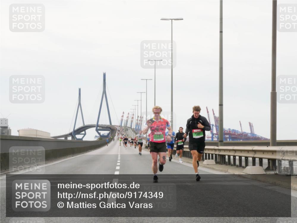 03.10.2025 - Köhlbrandbrückenlauf Matties Gatica Varas http://msf.ph/oto/9174349 03.10.2025 15:41:05 Position 3  meine-sportfotos.de
