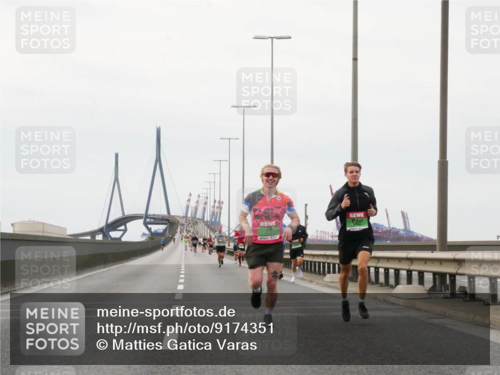 03.10.2025 - Köhlbrandbrückenlauf Matties Gatica Varas http://msf.ph/oto/9174351 03.10.2025 15:41:06 Position 3  meine-sportfotos.de