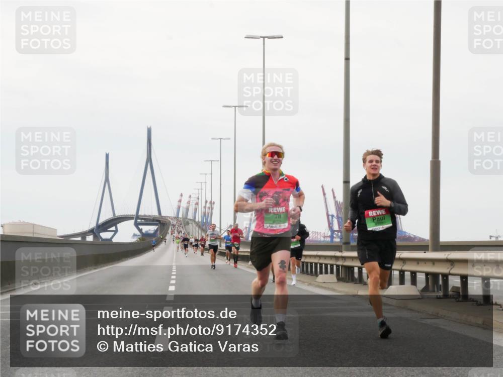 03.10.2025 - Köhlbrandbrückenlauf Matties Gatica Varas http://msf.ph/oto/9174352 03.10.2025 15:41:07 Position 3  meine-sportfotos.de