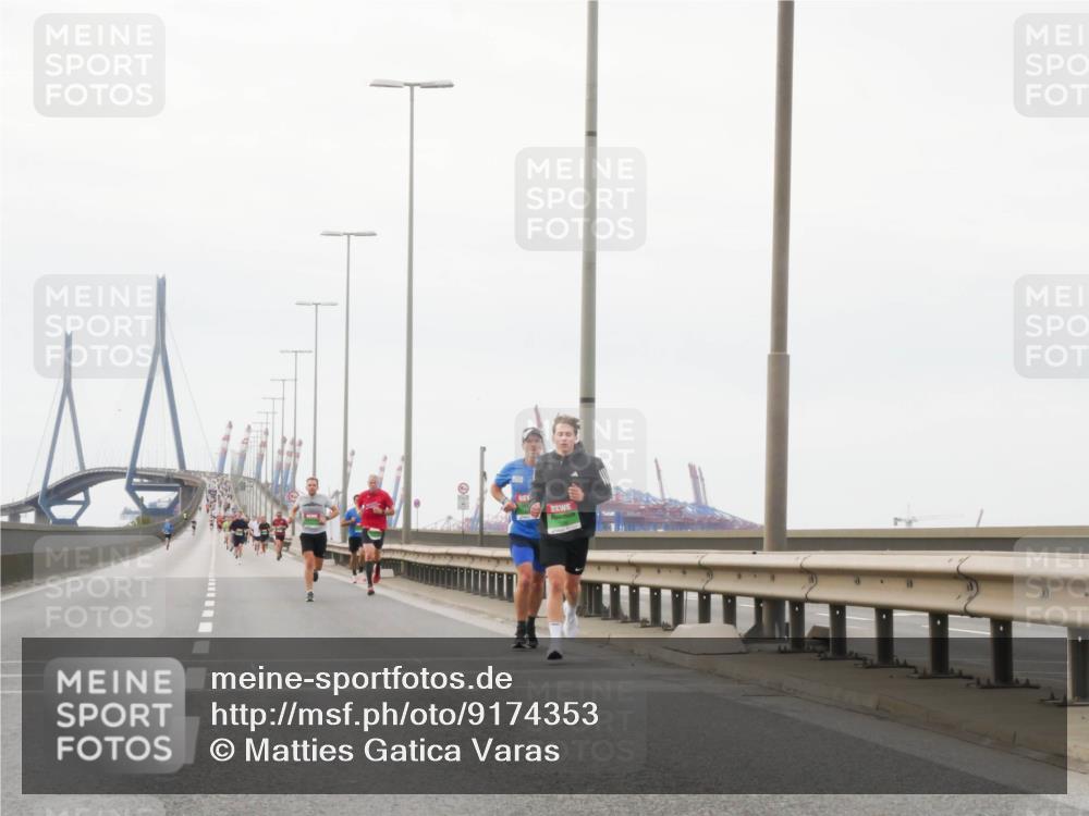 03.10.2025 - Köhlbrandbrückenlauf Matties Gatica Varas http://msf.ph/oto/9174353 03.10.2025 15:41:10 Position 3  meine-sportfotos.de