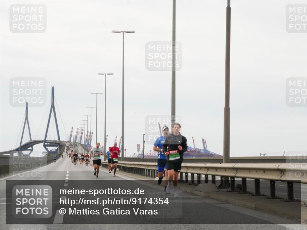 03.10.2025 - Köhlbrandbrückenlauf Matties Gatica Varas http://msf.ph/oto/9174354 03.10.2025 15:41:10 Position 3  meine-sportfotos.de