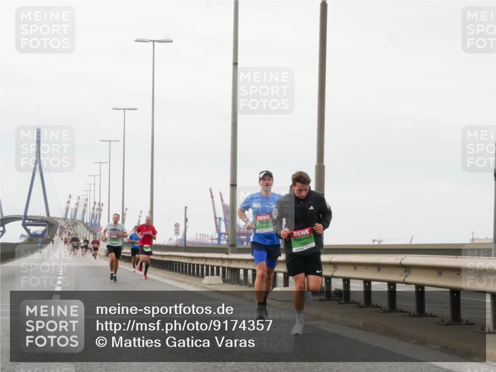 03.10.2025 - Köhlbrandbrückenlauf Matties Gatica Varas http://msf.ph/oto/9174357 03.10.2025 15:41:12 Position 3 24, 7286 meine-sportfotos.de