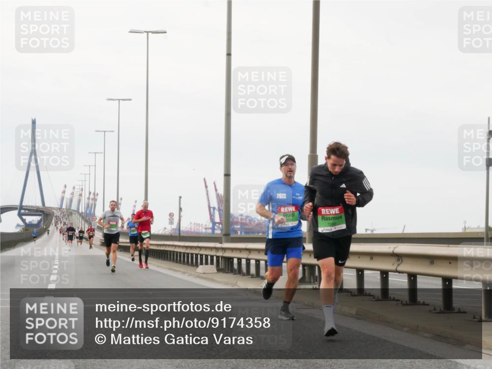 03.10.2025 - Köhlbrandbrückenlauf Matties Gatica Varas http://msf.ph/oto/9174358 03.10.2025 15:41:12 Position 3 24, 7286 meine-sportfotos.de