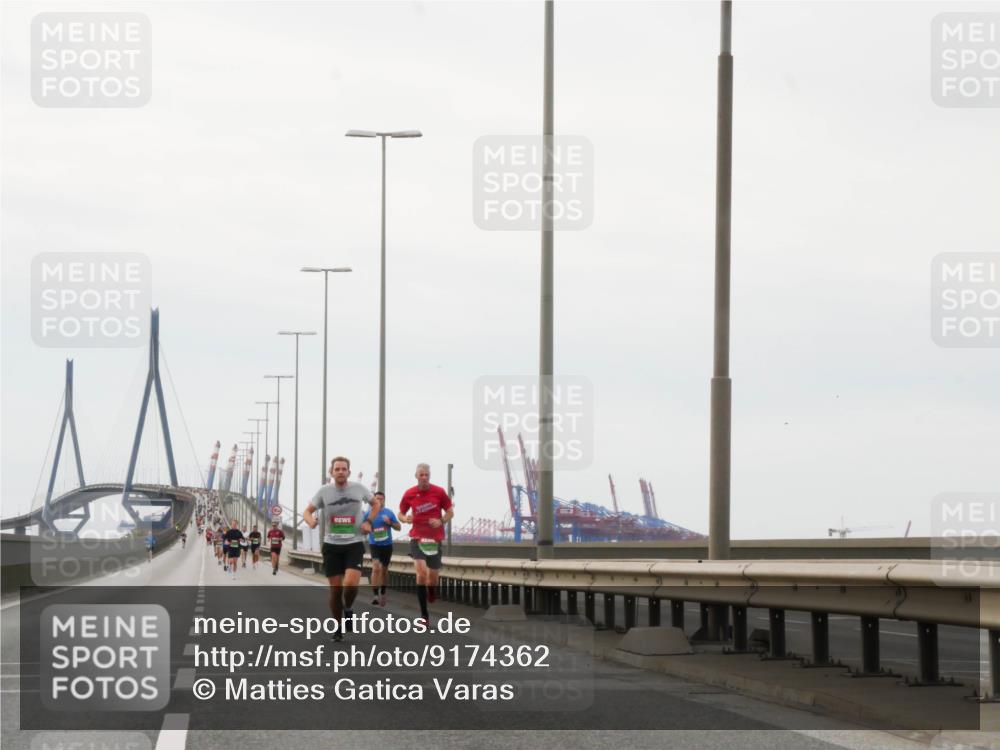 03.10.2025 - Köhlbrandbrückenlauf Matties Gatica Varas http://msf.ph/oto/9174362 03.10.2025 15:41:14 Position 3  meine-sportfotos.de