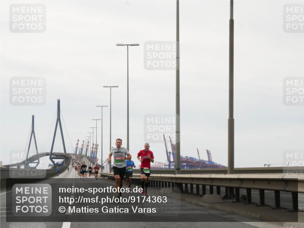 03.10.2025 - Köhlbrandbrückenlauf Matties Gatica Varas http://msf.ph/oto/9174363 03.10.2025 15:41:15 Position 3  meine-sportfotos.de
