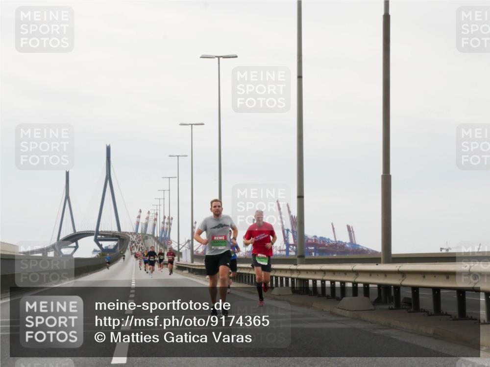 03.10.2025 - Köhlbrandbrückenlauf Matties Gatica Varas http://msf.ph/oto/9174365 03.10.2025 15:41:16 Position 3  meine-sportfotos.de
