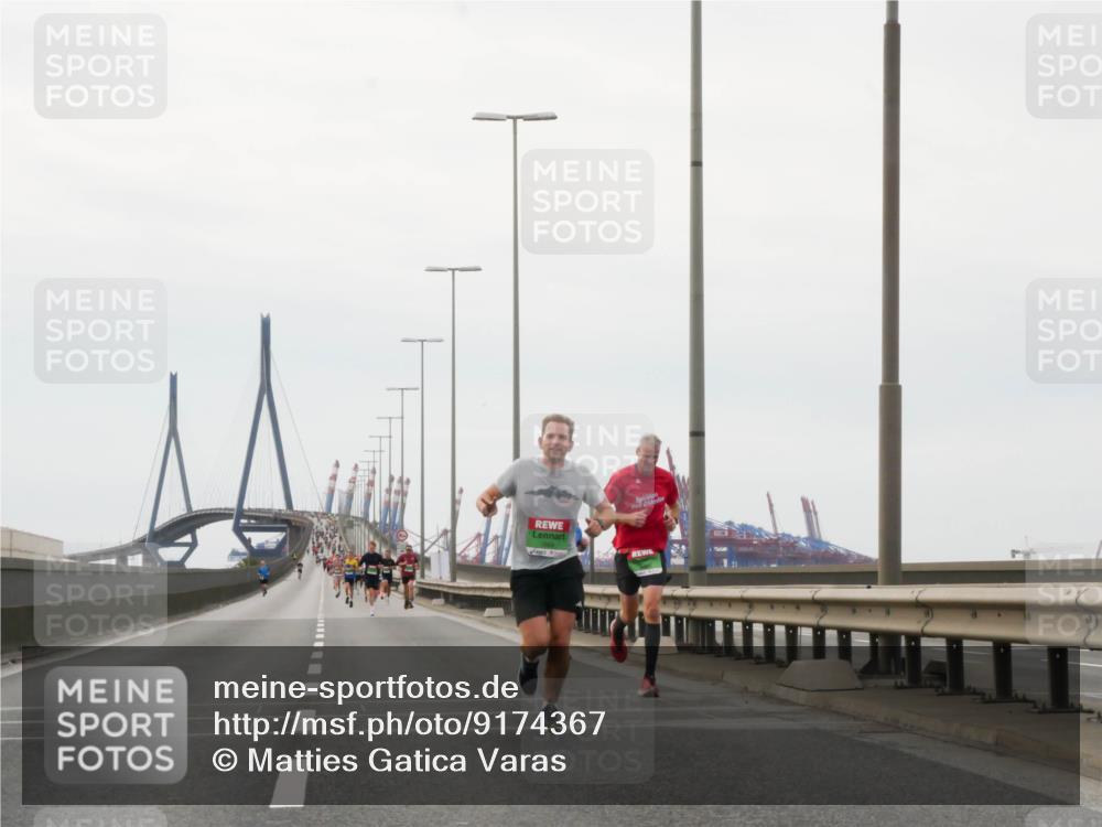 03.10.2025 - Köhlbrandbrückenlauf Matties Gatica Varas http://msf.ph/oto/9174367 03.10.2025 15:41:17 Position 3  meine-sportfotos.de
