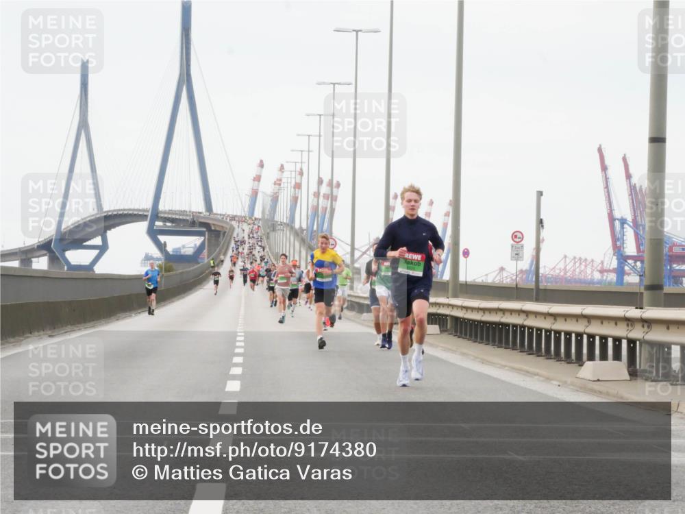 03.10.2025 - Köhlbrandbrückenlauf Matties Gatica Varas http://msf.ph/oto/9174380 03.10.2025 15:41:28 Position 3  meine-sportfotos.de