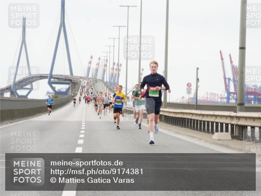 03.10.2025 - Köhlbrandbrückenlauf Matties Gatica Varas http://msf.ph/oto/9174381 03.10.2025 15:41:28 Position 3  meine-sportfotos.de