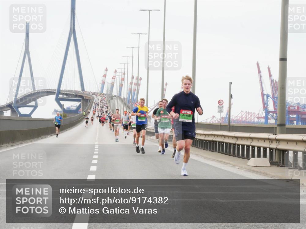03.10.2025 - Köhlbrandbrückenlauf Matties Gatica Varas http://msf.ph/oto/9174382 03.10.2025 15:41:29 Position 3 8920, 12, 1 meine-sportfotos.de