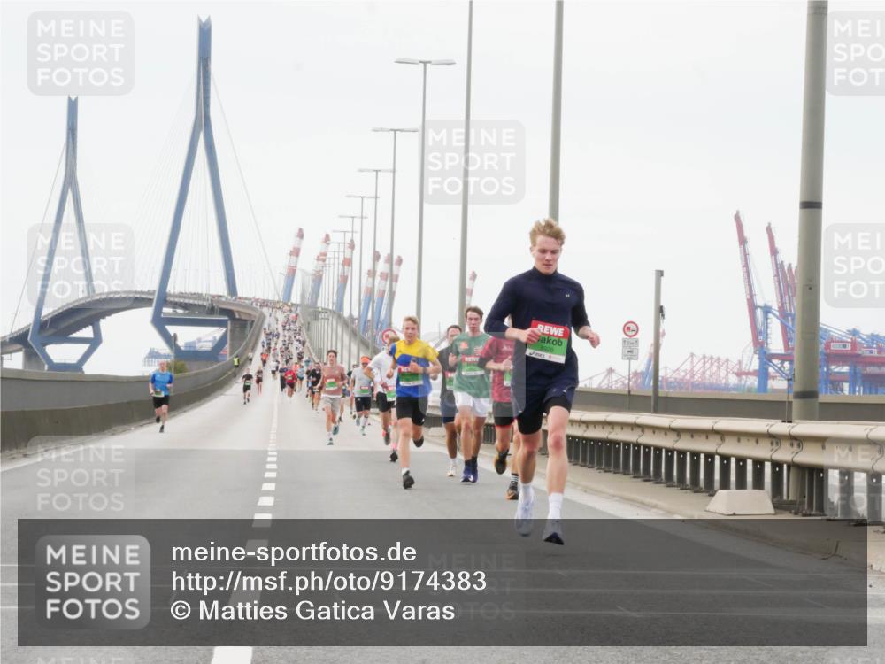 03.10.2025 - Köhlbrandbrückenlauf Matties Gatica Varas http://msf.ph/oto/9174383 03.10.2025 15:41:29 Position 3 8920, 12, 1 meine-sportfotos.de