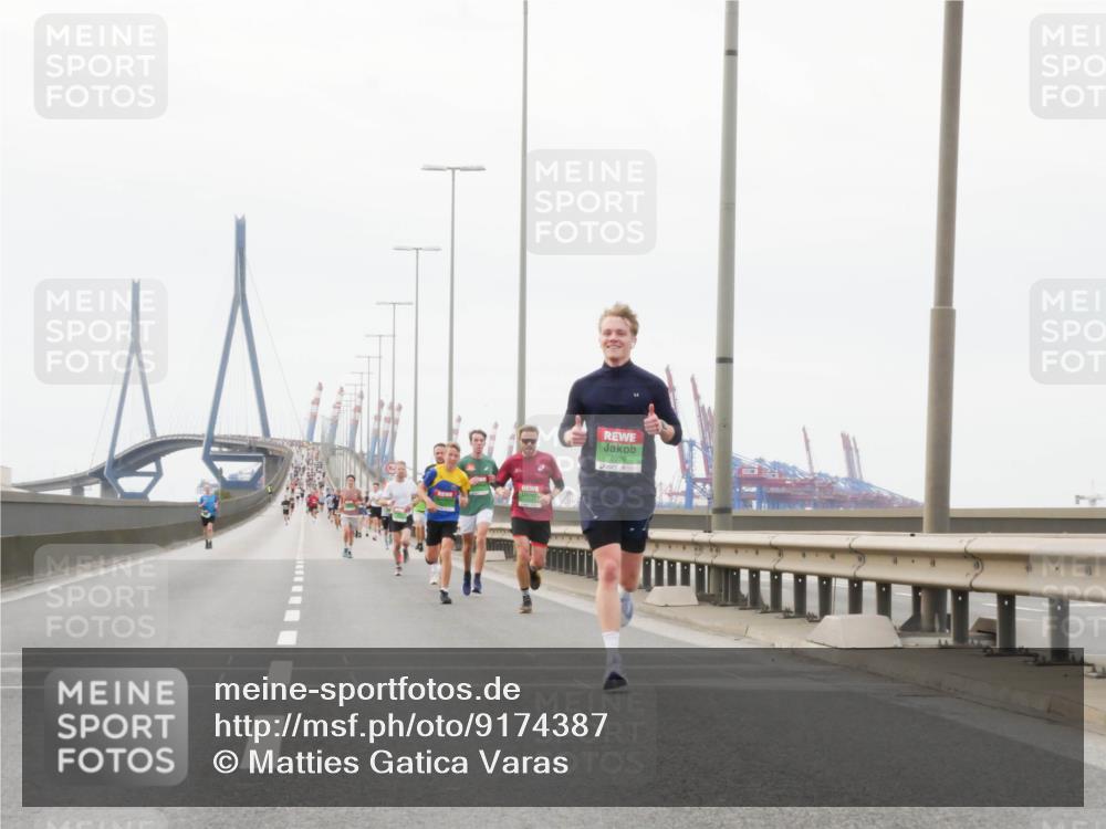 03.10.2025 - Köhlbrandbrückenlauf Matties Gatica Varas http://msf.ph/oto/9174387 03.10.2025 15:41:31 Position 3  meine-sportfotos.de