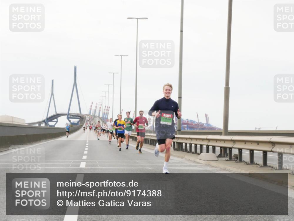 03.10.2025 - Köhlbrandbrückenlauf Matties Gatica Varas http://msf.ph/oto/9174388 03.10.2025 15:41:32 Position 3  meine-sportfotos.de