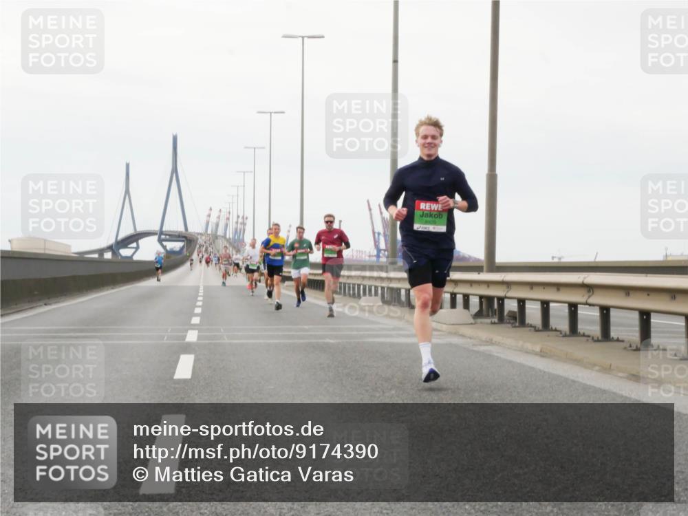 03.10.2025 - Köhlbrandbrückenlauf Matties Gatica Varas http://msf.ph/oto/9174390 03.10.2025 15:41:33 Position 3 8920 meine-sportfotos.de