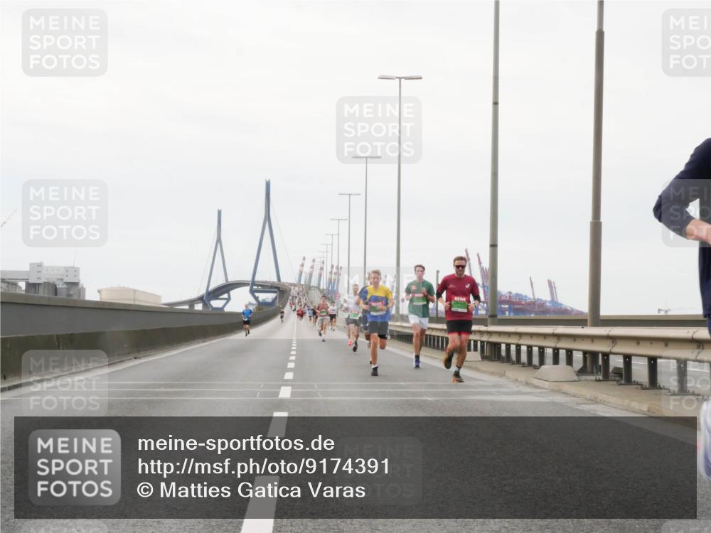 03.10.2025 - Köhlbrandbrückenlauf Matties Gatica Varas http://msf.ph/oto/9174391 03.10.2025 15:41:34 Position 3  meine-sportfotos.de