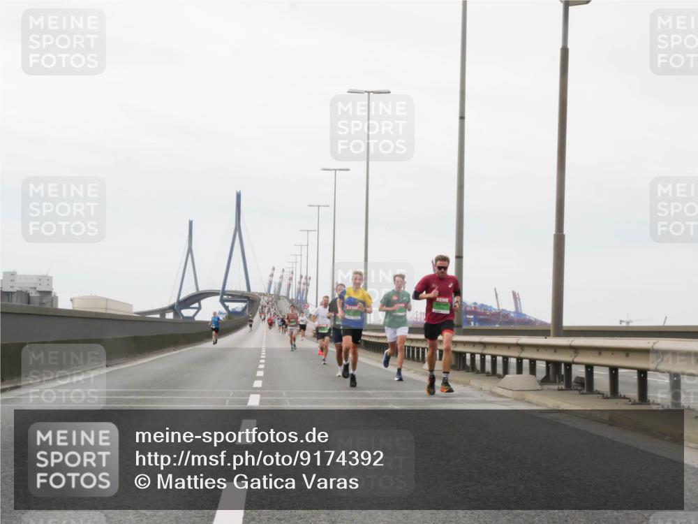 03.10.2025 - Köhlbrandbrückenlauf Matties Gatica Varas http://msf.ph/oto/9174392 03.10.2025 15:41:34 Position 3  meine-sportfotos.de