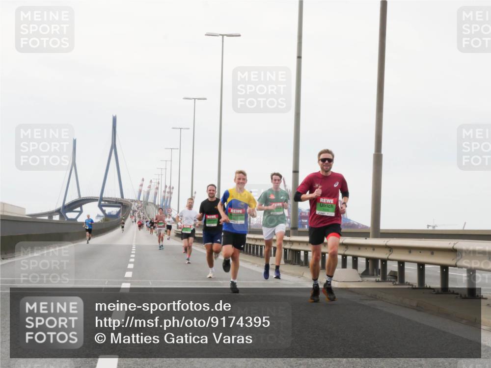 03.10.2025 - Köhlbrandbrückenlauf Matties Gatica Varas http://msf.ph/oto/9174395 03.10.2025 15:41:36 Position 3  meine-sportfotos.de