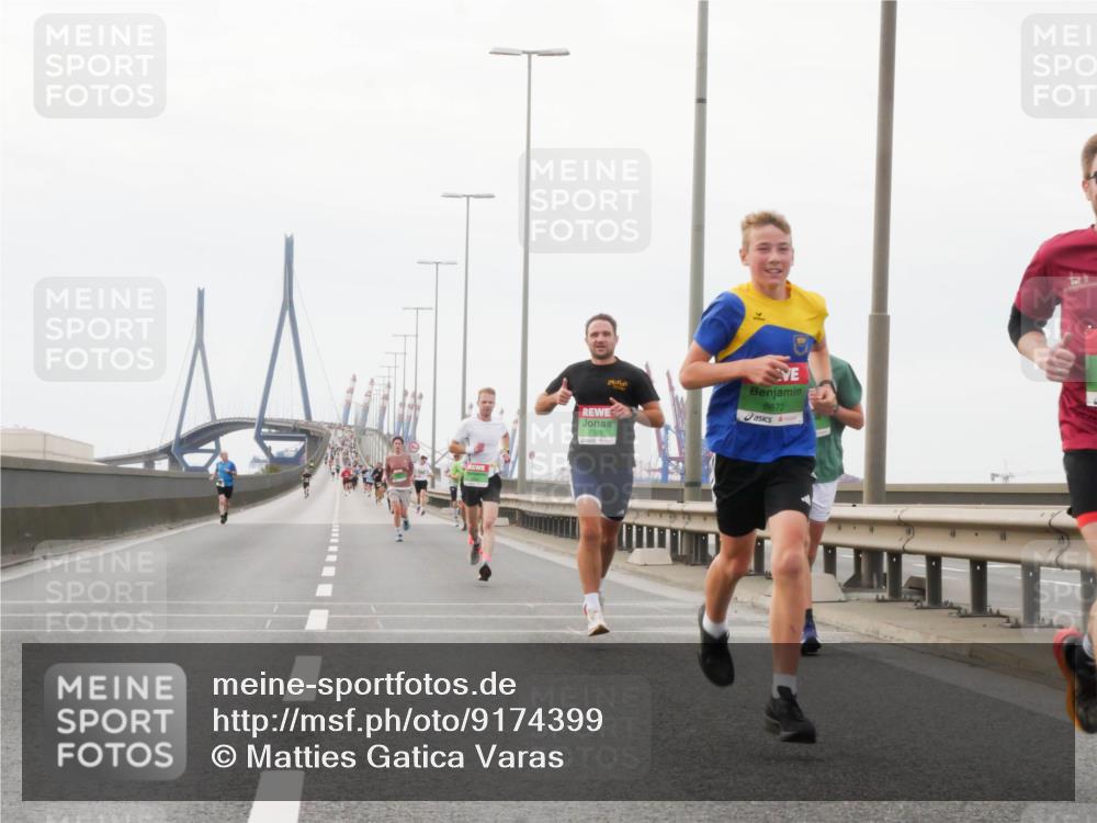 03.10.2025 - Köhlbrandbrückenlauf Matties Gatica Varas http://msf.ph/oto/9174399 03.10.2025 15:41:38 Position 3 8872 meine-sportfotos.de