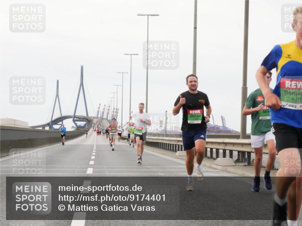 03.10.2025 - Köhlbrandbrückenlauf Matties Gatica Varas http://msf.ph/oto/9174401 03.10.2025 15:41:39 Position 3 7123, 7012, 8872 meine-sportfotos.de